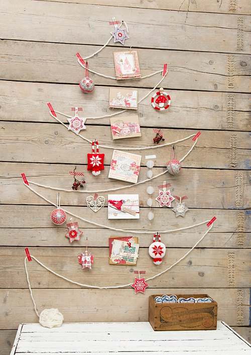 Un árbol de Navidad formado con pequeños tesoros