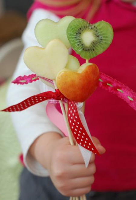 Piruletas de fruta con forma de corazón