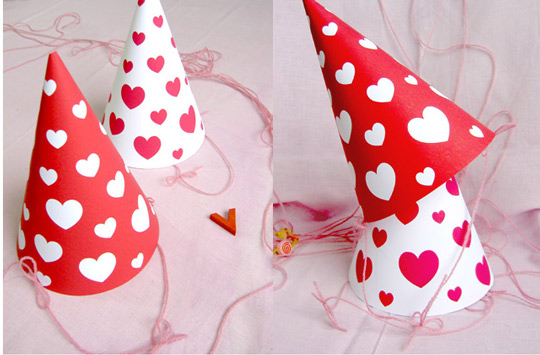 Gorros de papel con corazones