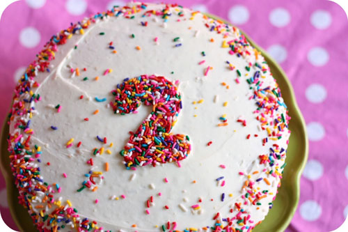 Idea sencilla para decorar una tarta de cumpleaños