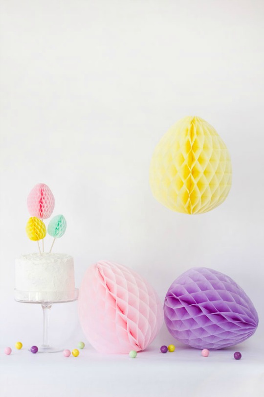 Huevos de Pascua de papel nido de abeja