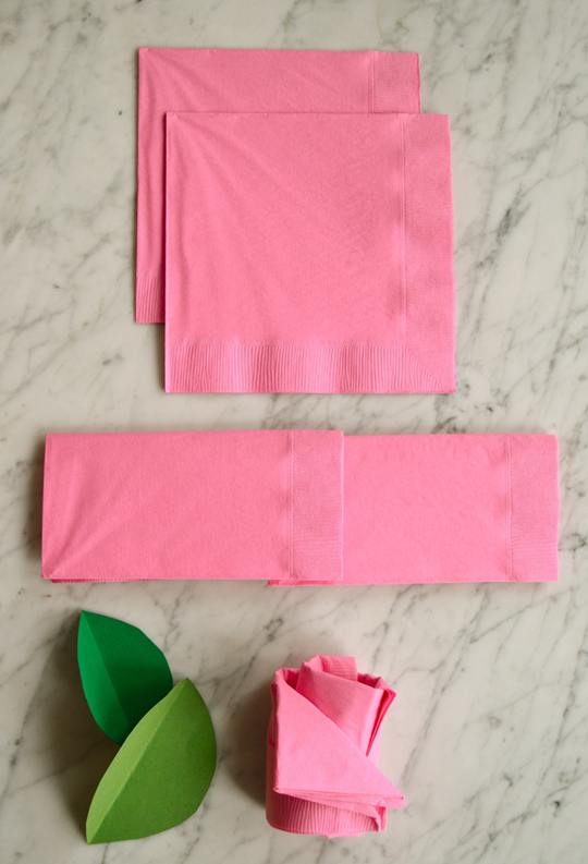Cómo hacer rosas con servilletas de papel