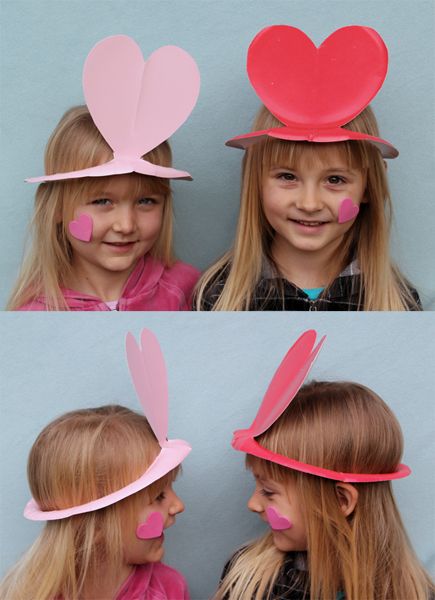 Gorros de papel con corazones